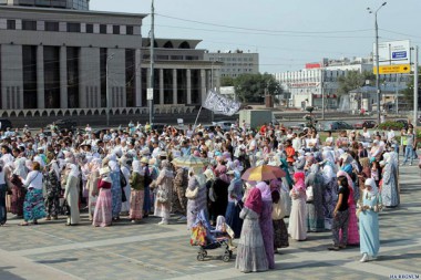На митинге в Казани потребовали создать исламское государство и свернуть российский триколор